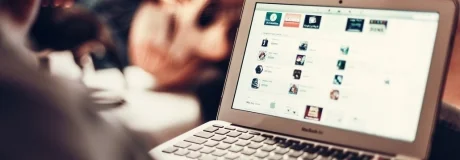 Hẹn hò online - Hình cover của Thảo Nguyên
